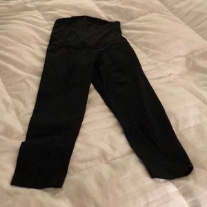 Black cropped maternity yoga pants